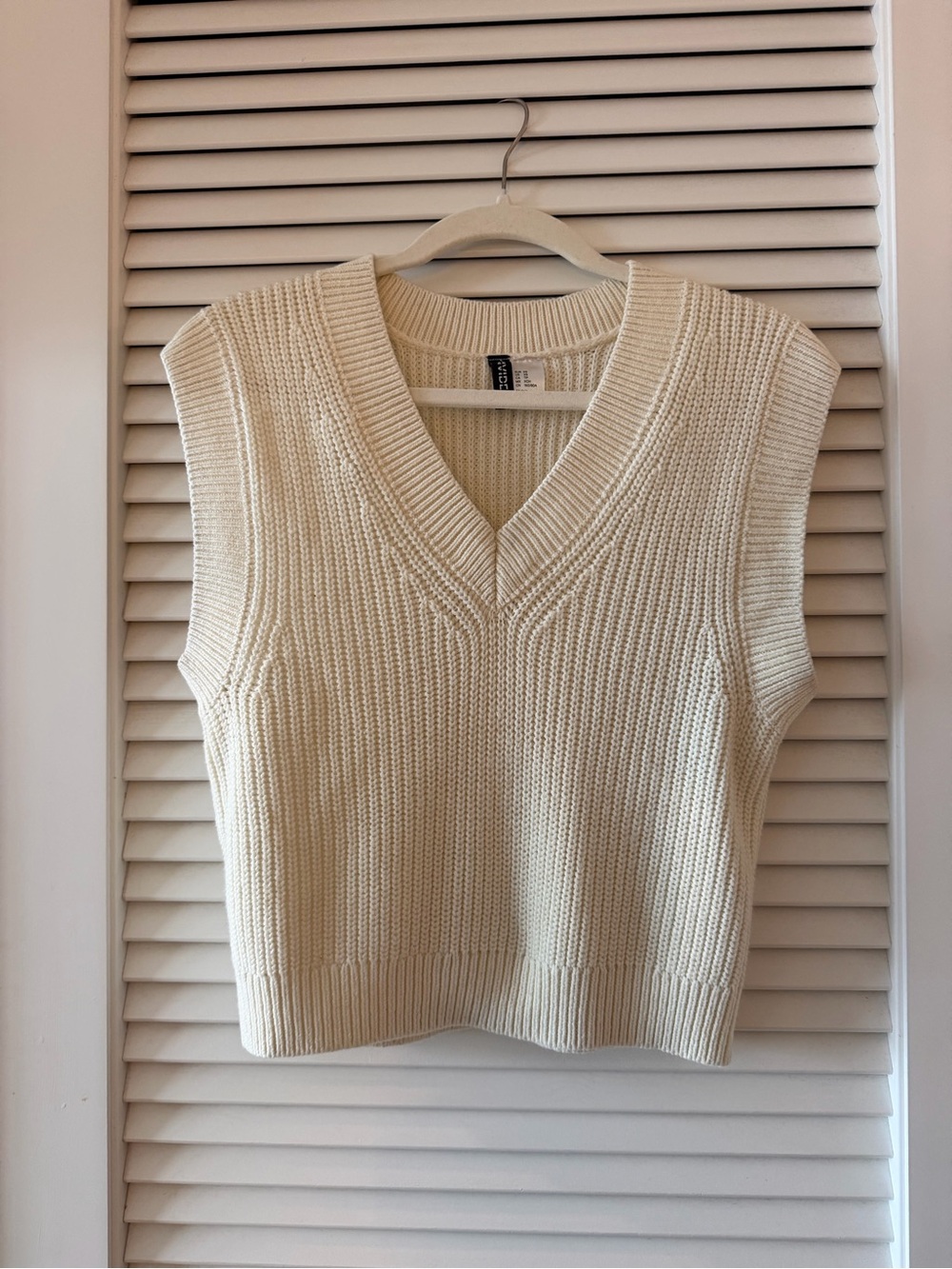 H&M Cream Ribbed V-Neck Sleeveless Sweater Vest